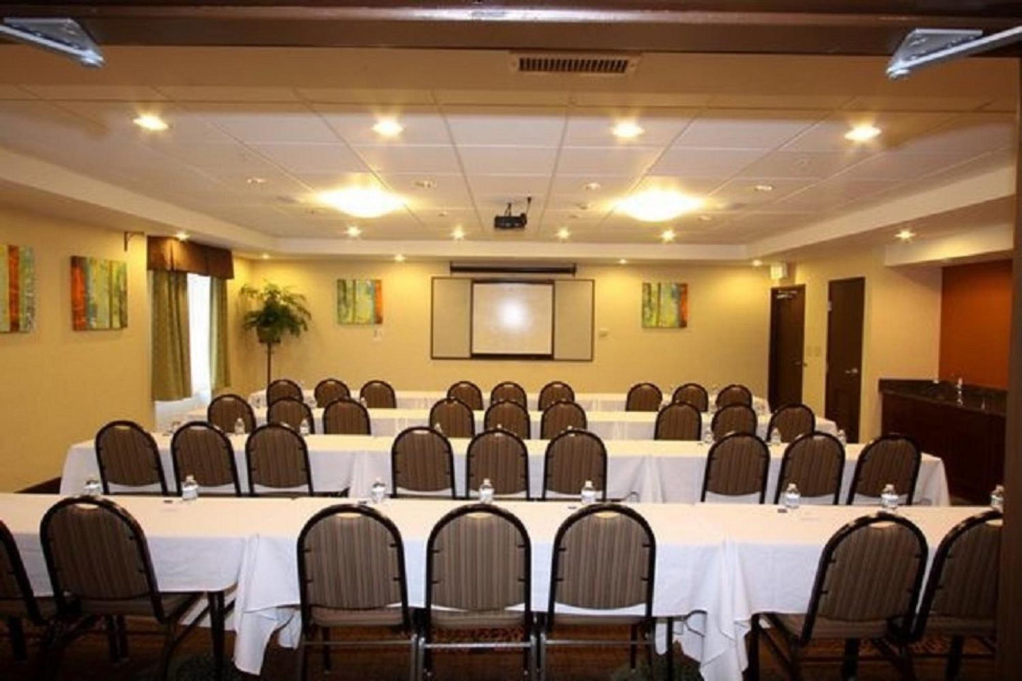 Holiday Inn Express Hotel & Suites Chicago-Algonquin By Ihg Extérieur photo