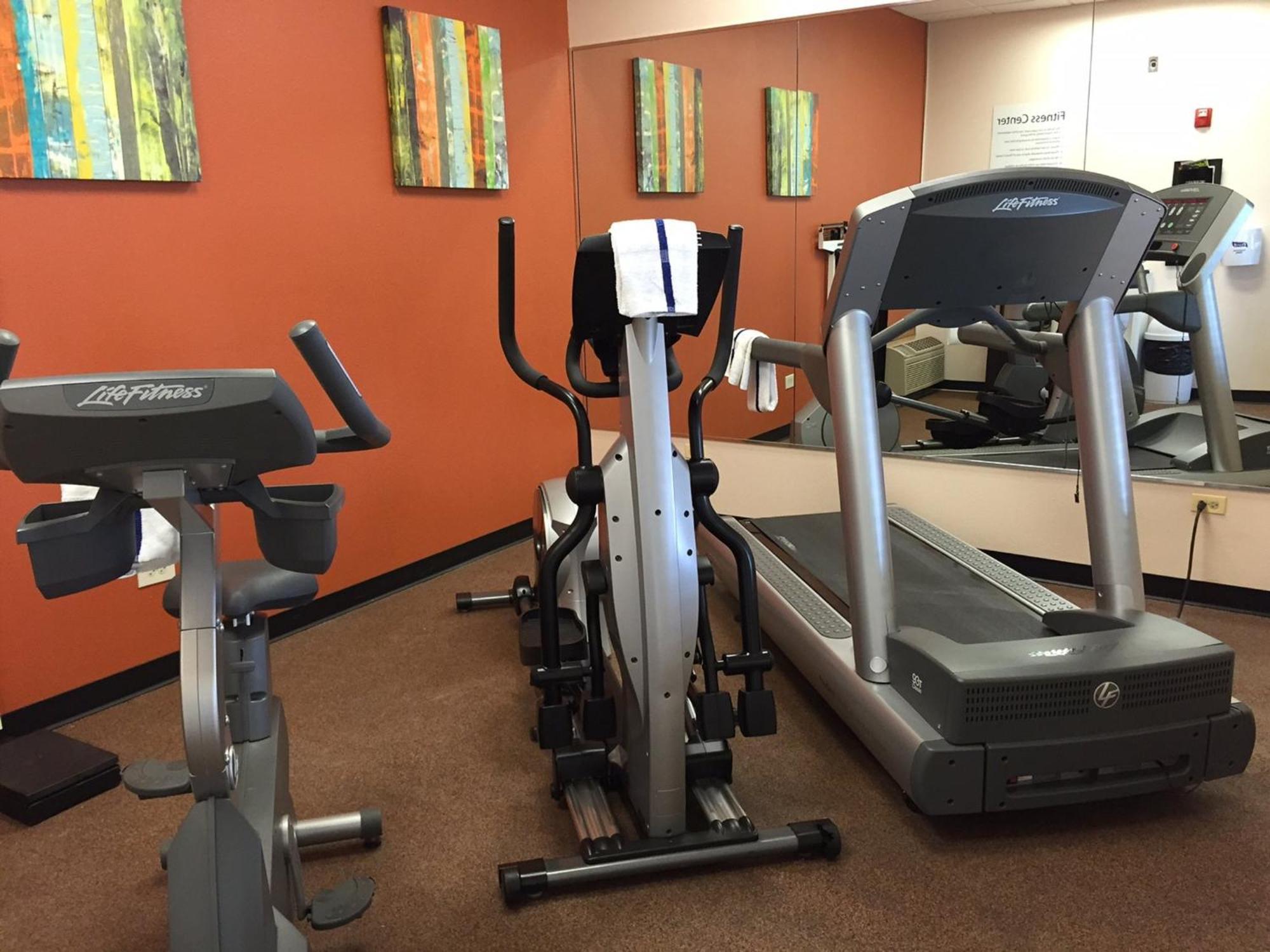 Holiday Inn Express Hotel & Suites Chicago-Algonquin By Ihg Extérieur photo