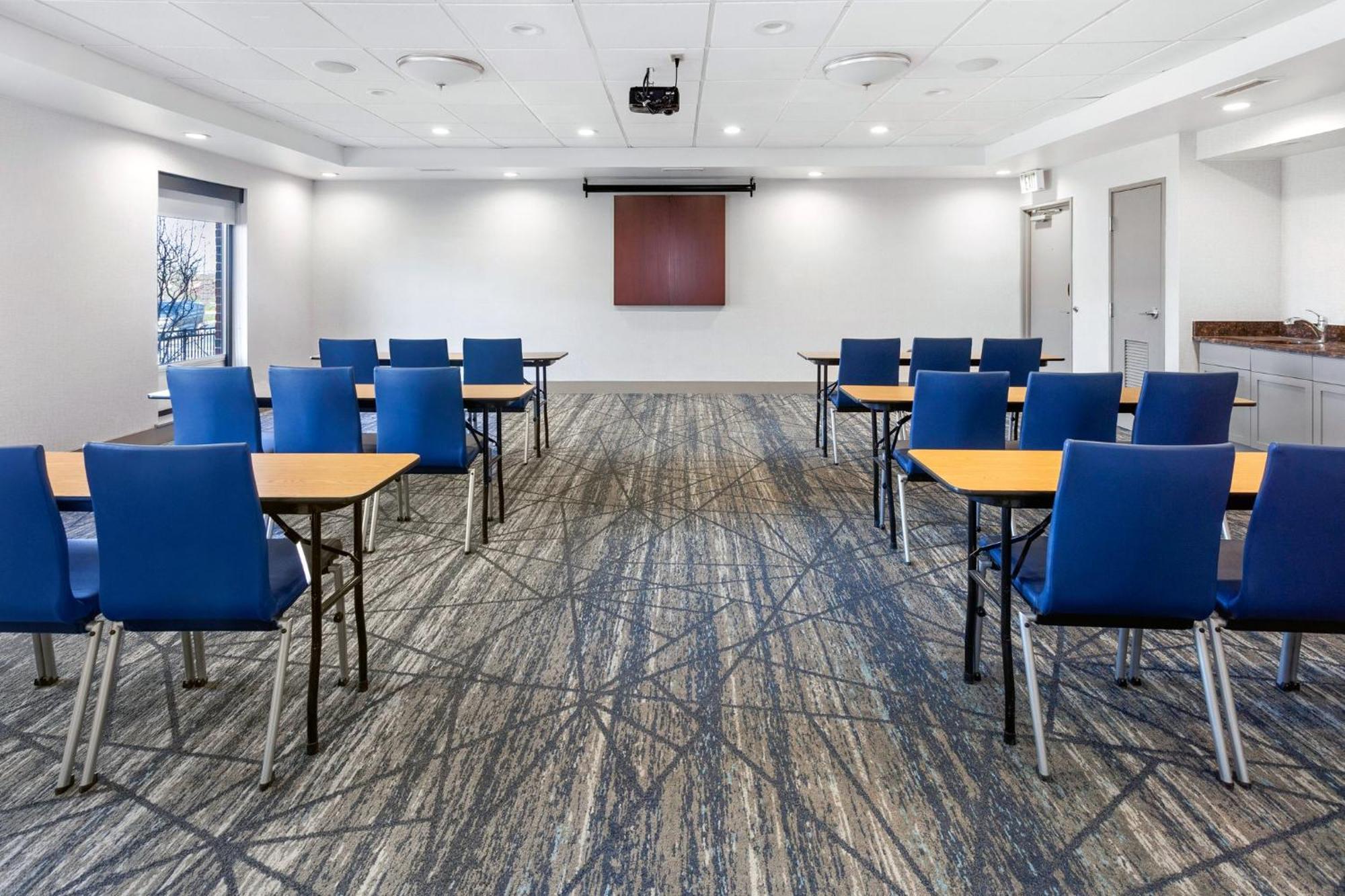 Holiday Inn Express Hotel & Suites Chicago-Algonquin By Ihg Extérieur photo