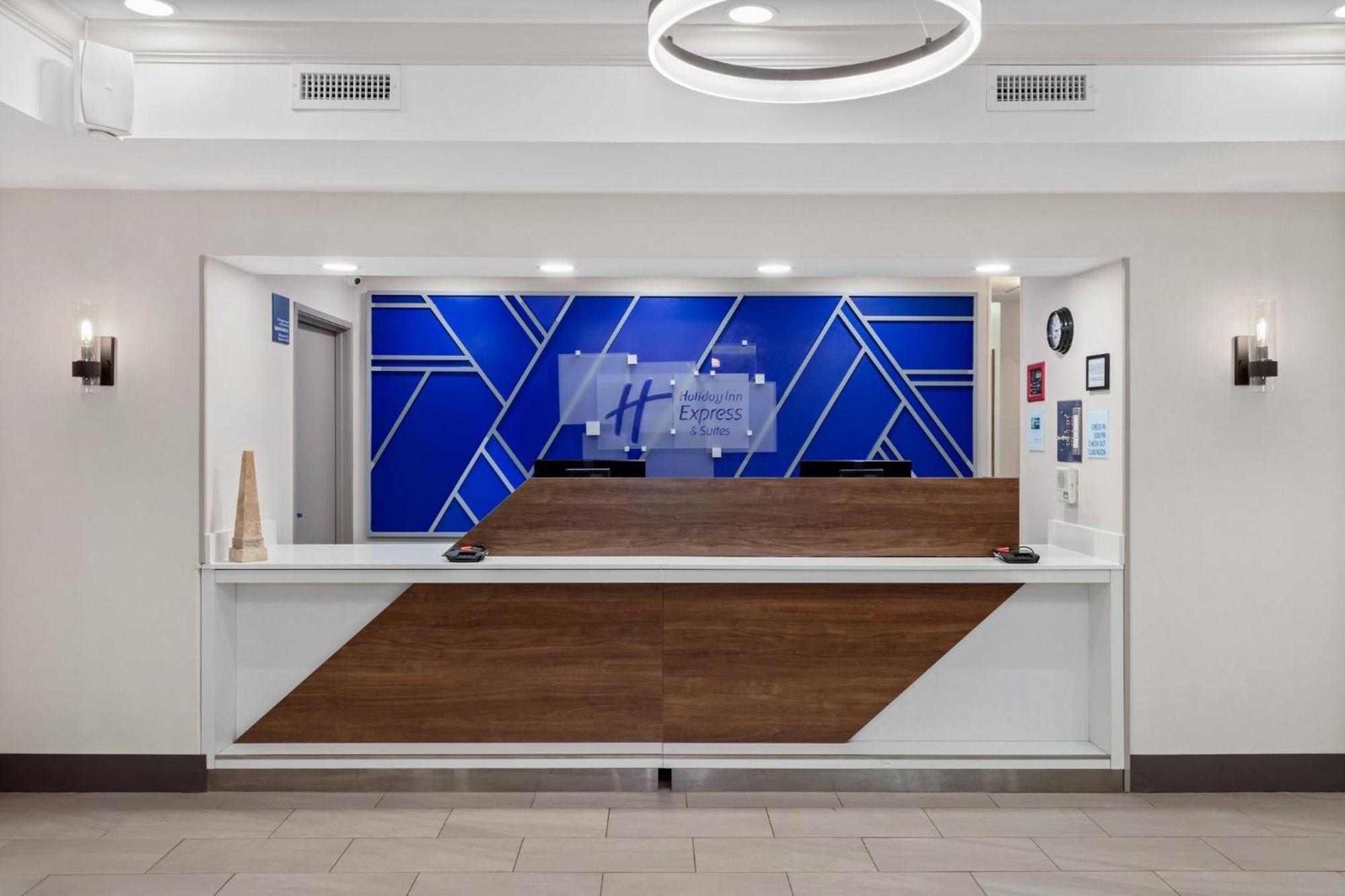 Holiday Inn Express Hotel & Suites Chicago-Algonquin By Ihg Extérieur photo