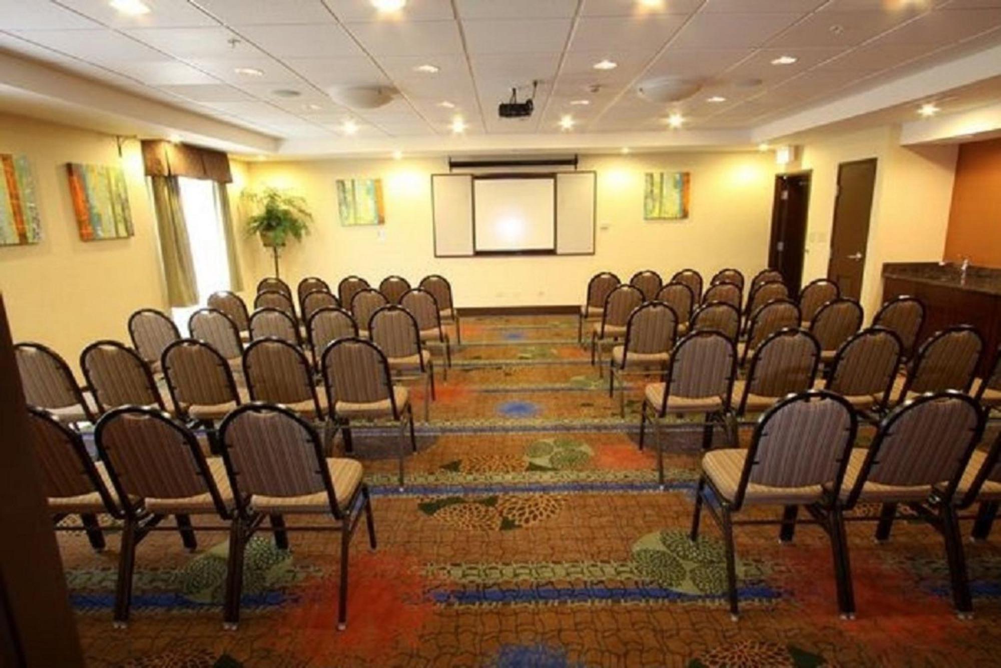 Holiday Inn Express Hotel & Suites Chicago-Algonquin By Ihg Extérieur photo
