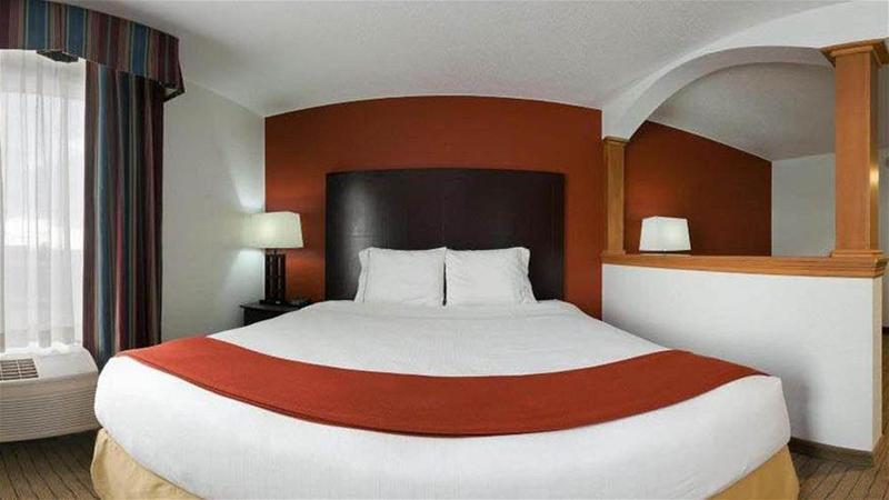 Holiday Inn Express Hotel & Suites Chicago-Algonquin By Ihg Extérieur photo